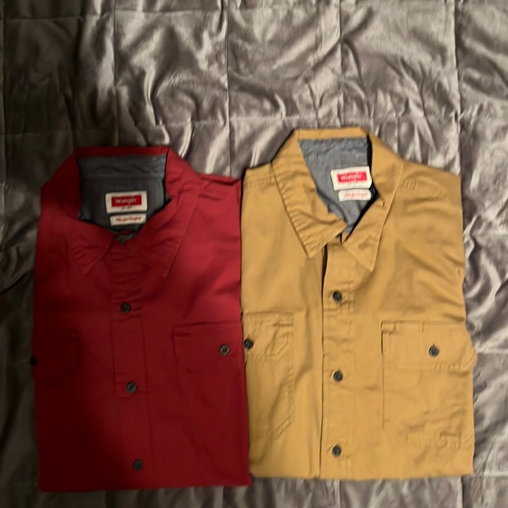 Wrangler men’s button up short sleeve shirts (pair)